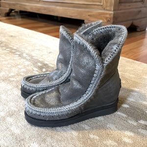 MOU Eskimo 24 Boots Gray Metallic Size 39 (US 8) EUC!!